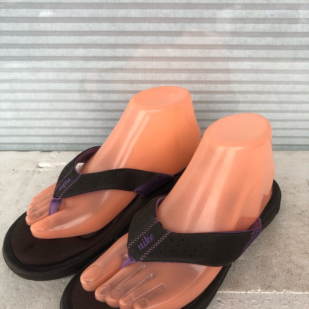 Nike Comfort Women's in Black and Purple FlipFlop Sandals Size 8 - Picture 3 of 13
